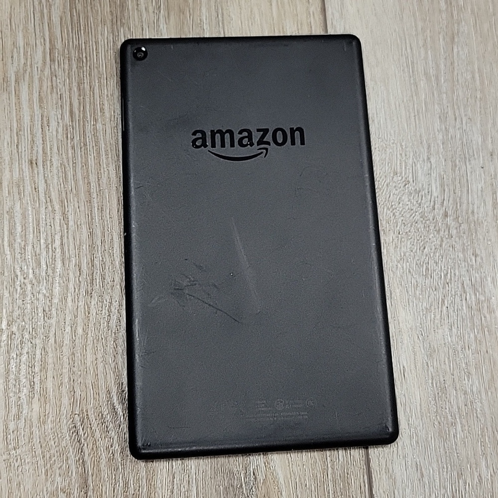 Amazon Fire Tablet with 2 Cases and a Headrest Holder - Picture 6 of 10